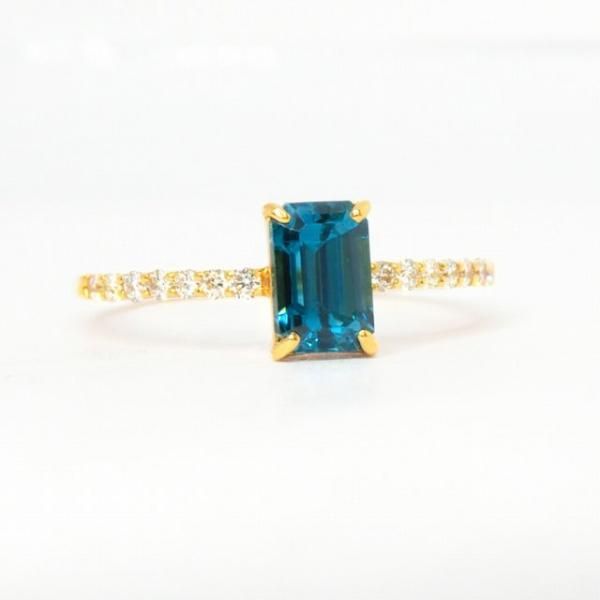 エメラルドカットブルージルコン ダイヤモンドリング ZI 1.216ct エメラルドカットブルージルコン ダイヤモンドリング ZI 1.216ct