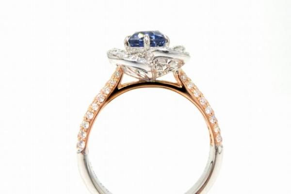 ベニトアイト ダイヤモンドリング BI 0.77ct D 0.79ct Pt900 ベニトアイト ダイヤモンドリング BI 0.77ct D 0.79ct Pt900