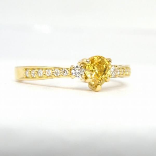 ファンシービビッドイエローダイヤモンドリング D 0.332ct FVY