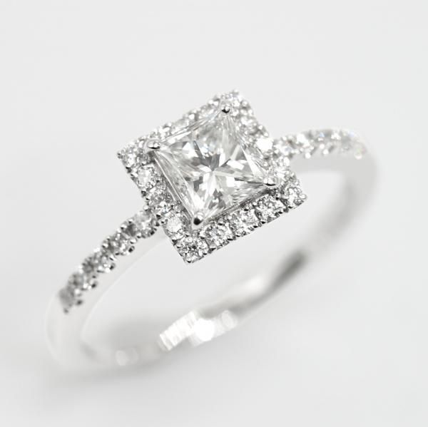 プリンセスカットダイヤモンドリングD0.566ct F-VS2 D 0.240ct プリンセスカットダイヤモンドリングD0.566ct F-VS2 D 0.240ct