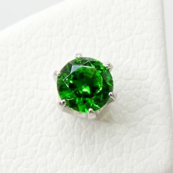 デマントイドガーネットピアス DTG 0.220ct 0.221ct Pt900 日独
