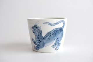 器峰窯　蕎麦猪口　虎 / Blue and white porcelain cup Tiger (Soba choko)