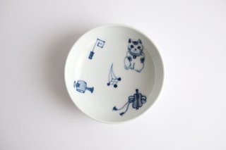 器峰窯　豆皿　招き猫 / Blue and white porcelain mini plate Beckoning cat　( Mamezara )