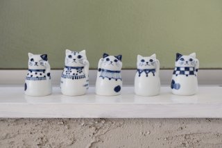 ҡǭ  / Blue and white porcelain cat small vase 