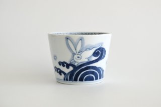 器峰窯　蕎麦猪口 波うさぎ / Blue and white porcelain cup wave rabbit ( Soba choko )