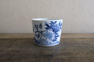 ҡزð߲ / Blue and white porcelain cup peonies and plums (Soba choko)<img class='new_mark_img2' src='https://img.shop-pro.jp/img/new/icons1.gif' style='border:none;display:inline;margin:0px;padding:0px;width:auto;' />