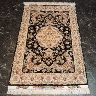 ペルシャ絨毯　Sサイズ（147cm×101cm）　タブリーズ産  A163