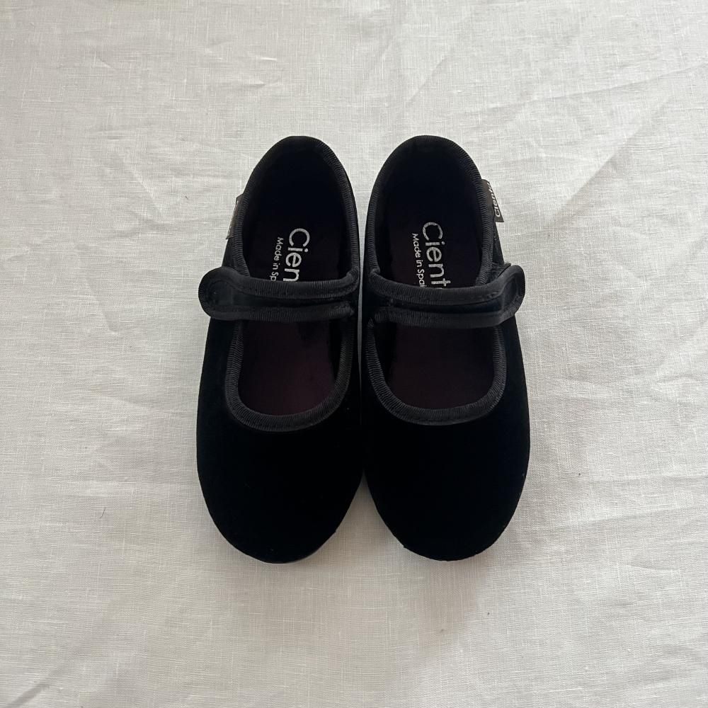 <img class='new_mark_img1' src='https://img.shop-pro.jp/img/new/icons56.gif' style='border:none;display:inline;margin:0px;padding:0px;width:auto;' />velour strap - black
