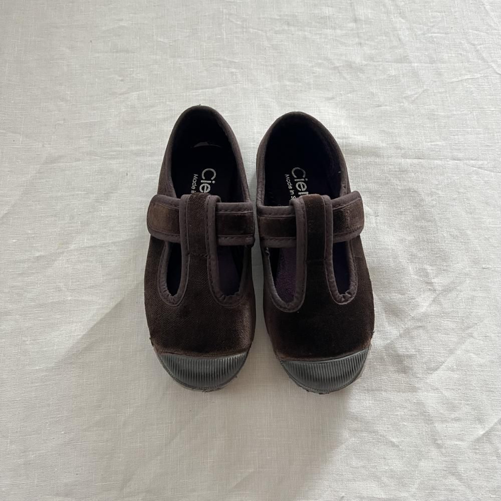 <img class='new_mark_img1' src='https://img.shop-pro.jp/img/new/icons14.gif' style='border:none;display:inline;margin:0px;padding:0px;width:auto;' />T-strap velour - brown