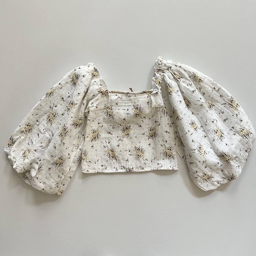 <img class='new_mark_img1' src='https://img.shop-pro.jp/img/new/icons20.gif' style='border:none;display:inline;margin:0px;padding:0px;width:auto;' />loulia blouse - vintage floral - 70%