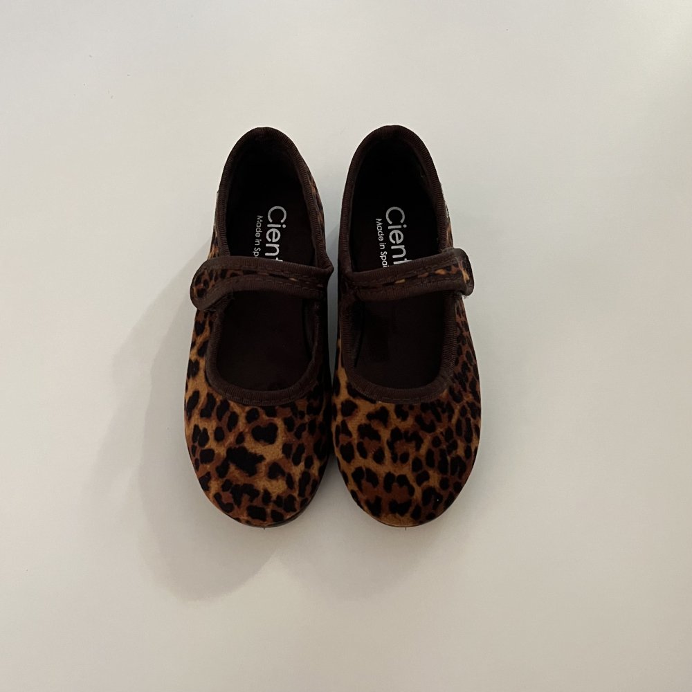 <img class='new_mark_img1' src='https://img.shop-pro.jp/img/new/icons14.gif' style='border:none;display:inline;margin:0px;padding:0px;width:auto;' />velour strap - leopard