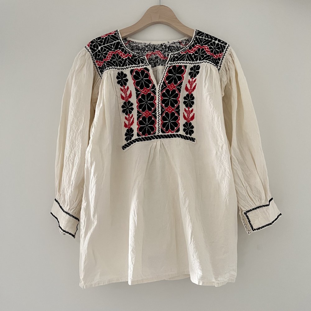 <img class='new_mark_img1' src='https://img.shop-pro.jp/img/new/icons14.gif' style='border:none;display:inline;margin:0px;padding:0px;width:auto;' />used embroidery tunic - 1