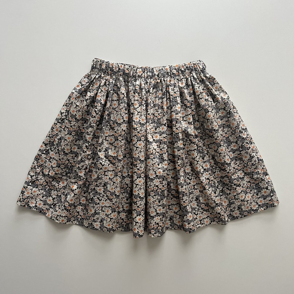 <img class='new_mark_img1' src='https://img.shop-pro.jp/img/new/icons14.gif' style='border:none;display:inline;margin:0px;padding:0px;width:auto;' />liberty pocket skirt - Alice W