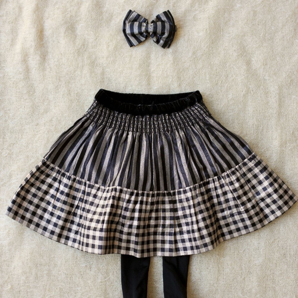 <img class='new_mark_img1' src='https://img.shop-pro.jp/img/new/icons20.gif' style='border:none;display:inline;margin:0px;padding:0px;width:auto;' />skirt with hair clip - stripes lurex - 40%off
