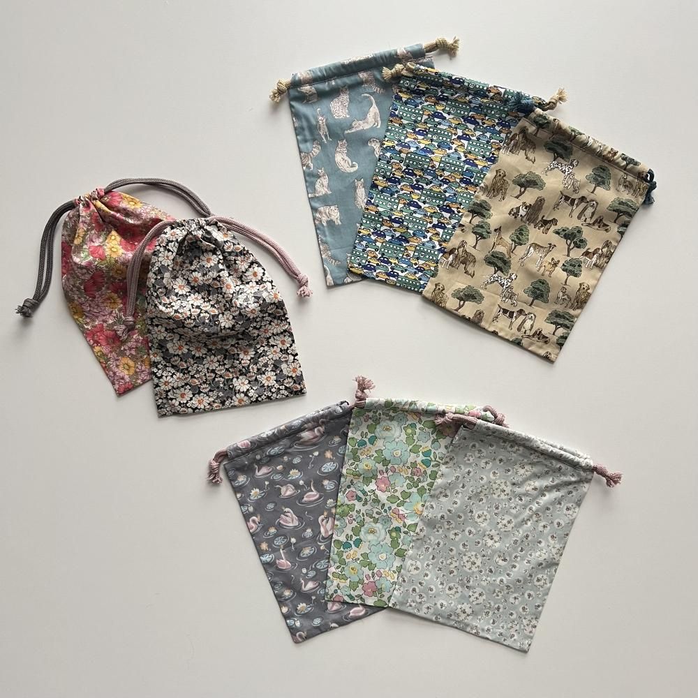 <img class='new_mark_img1' src='https://img.shop-pro.jp/img/new/icons14.gif' style='border:none;display:inline;margin:0px;padding:0px;width:auto;' />liberty lunch pouch 2025