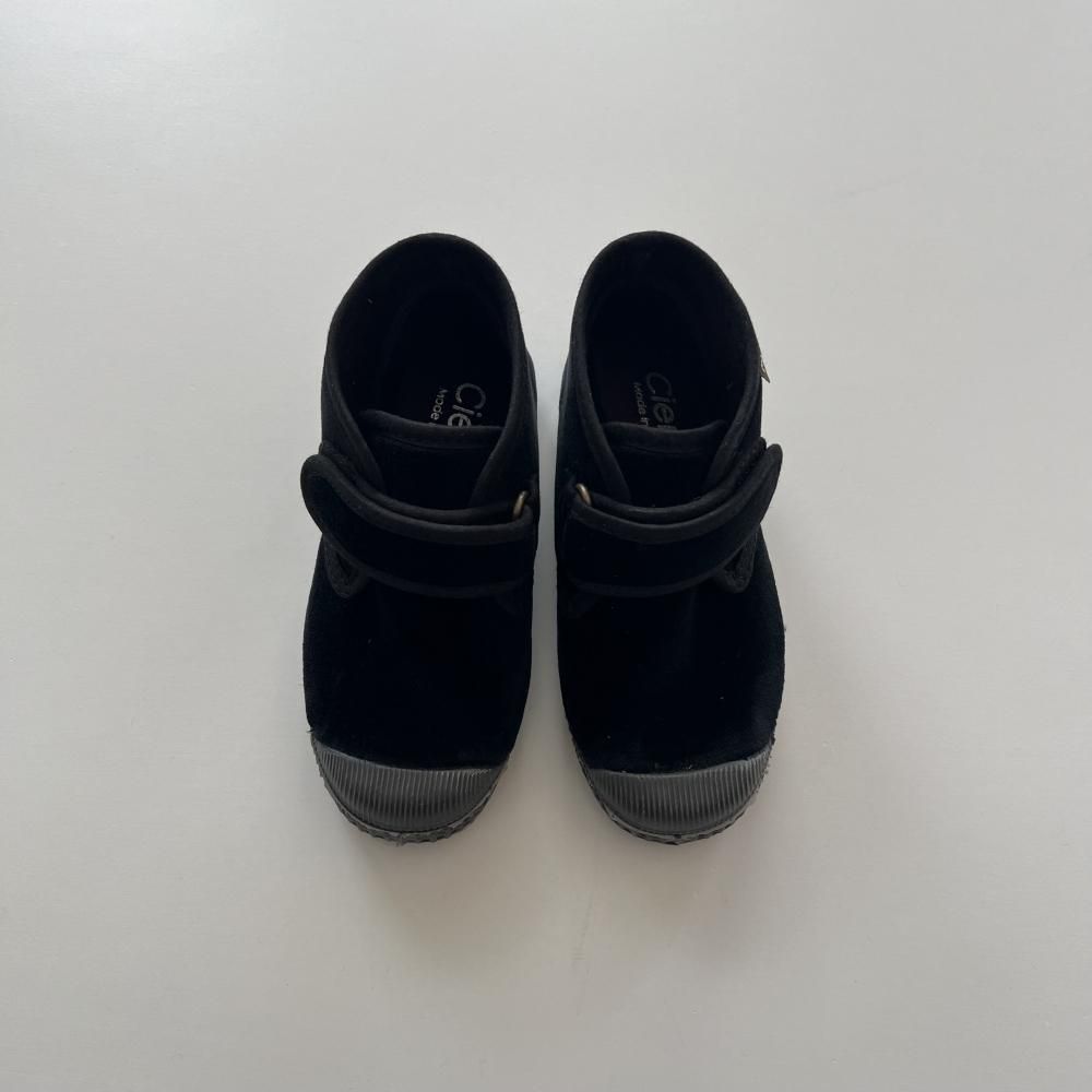 <img class='new_mark_img1' src='https://img.shop-pro.jp/img/new/icons14.gif' style='border:none;display:inline;margin:0px;padding:0px;width:auto;' />high cut velour sneaker - black