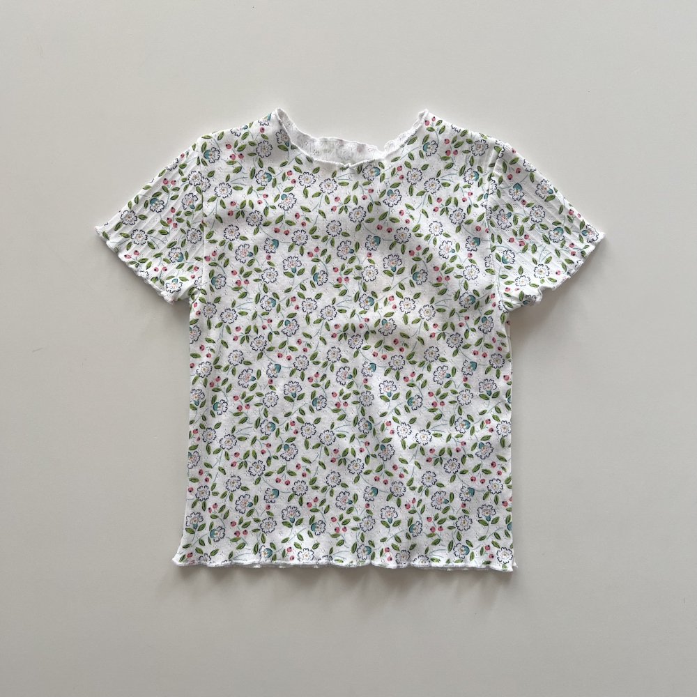 <img class='new_mark_img1' src='https://img.shop-pro.jp/img/new/icons14.gif' style='border:none;display:inline;margin:0px;padding:0px;width:auto;' />Nicolette tee - jasmine flower print