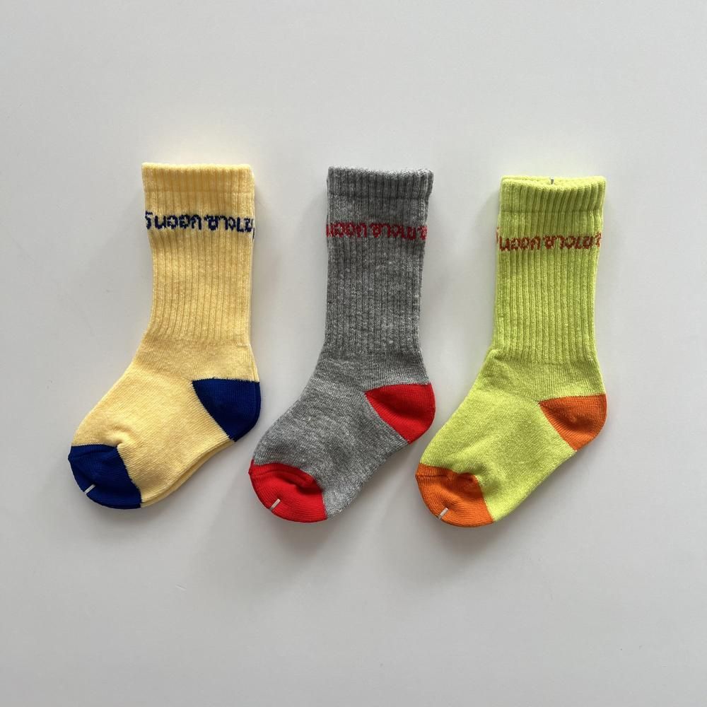 <img class='new_mark_img1' src='https://img.shop-pro.jp/img/new/icons14.gif' style='border:none;display:inline;margin:0px;padding:0px;width:auto;' />lettered socks