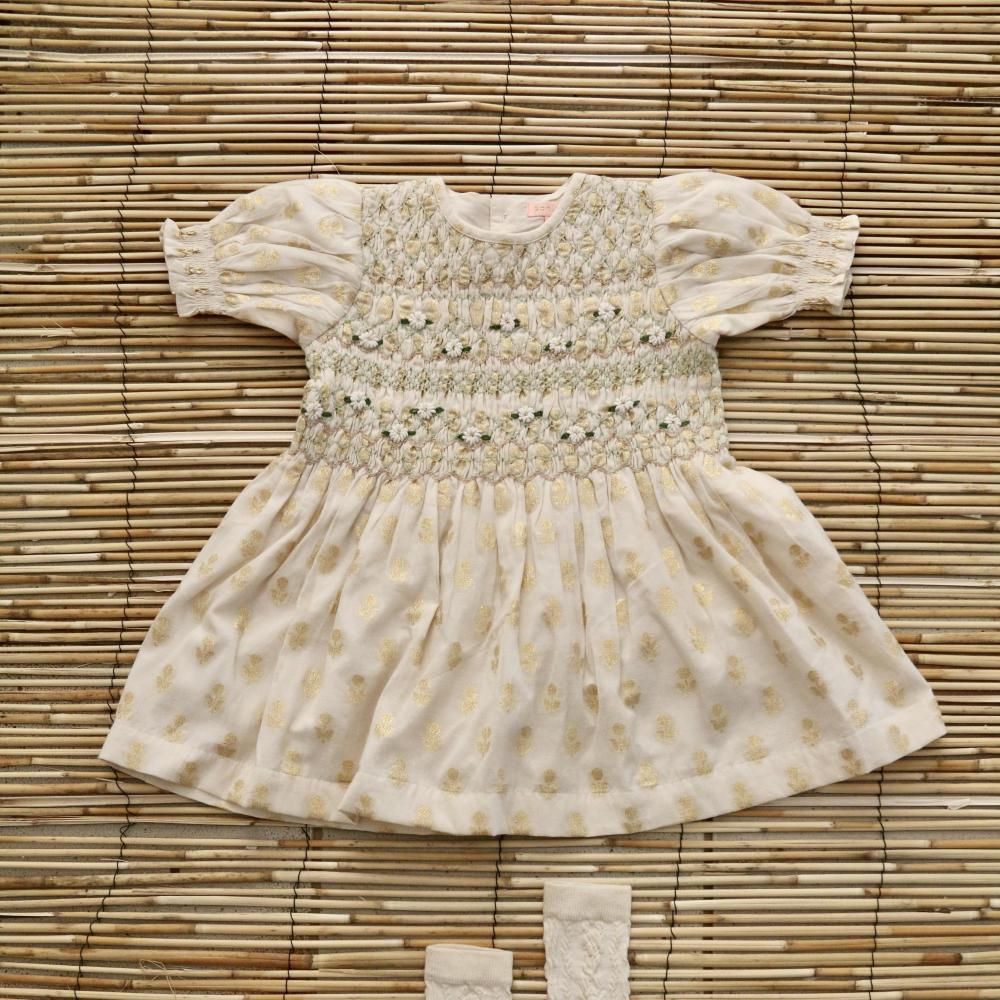<img class='new_mark_img1' src='https://img.shop-pro.jp/img/new/icons14.gif' style='border:none;display:inline;margin:0px;padding:0px;width:auto;' />smock blouse short sleeves - flower lurex ecru chanderi