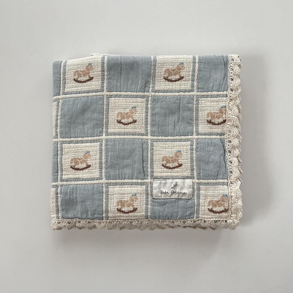<img class='new_mark_img1' src='https://img.shop-pro.jp/img/new/icons14.gif' style='border:none;display:inline;margin:0px;padding:0px;width:auto;' />rocking horse blanket - blue horse patchwork
