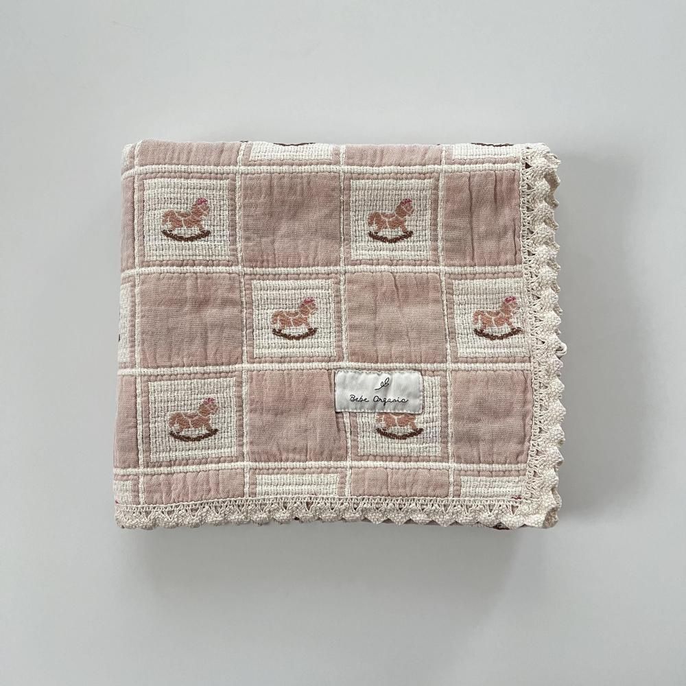 <img class='new_mark_img1' src='https://img.shop-pro.jp/img/new/icons14.gif' style='border:none;display:inline;margin:0px;padding:0px;width:auto;' />rocking horse blanket - mauve horse patchwork
