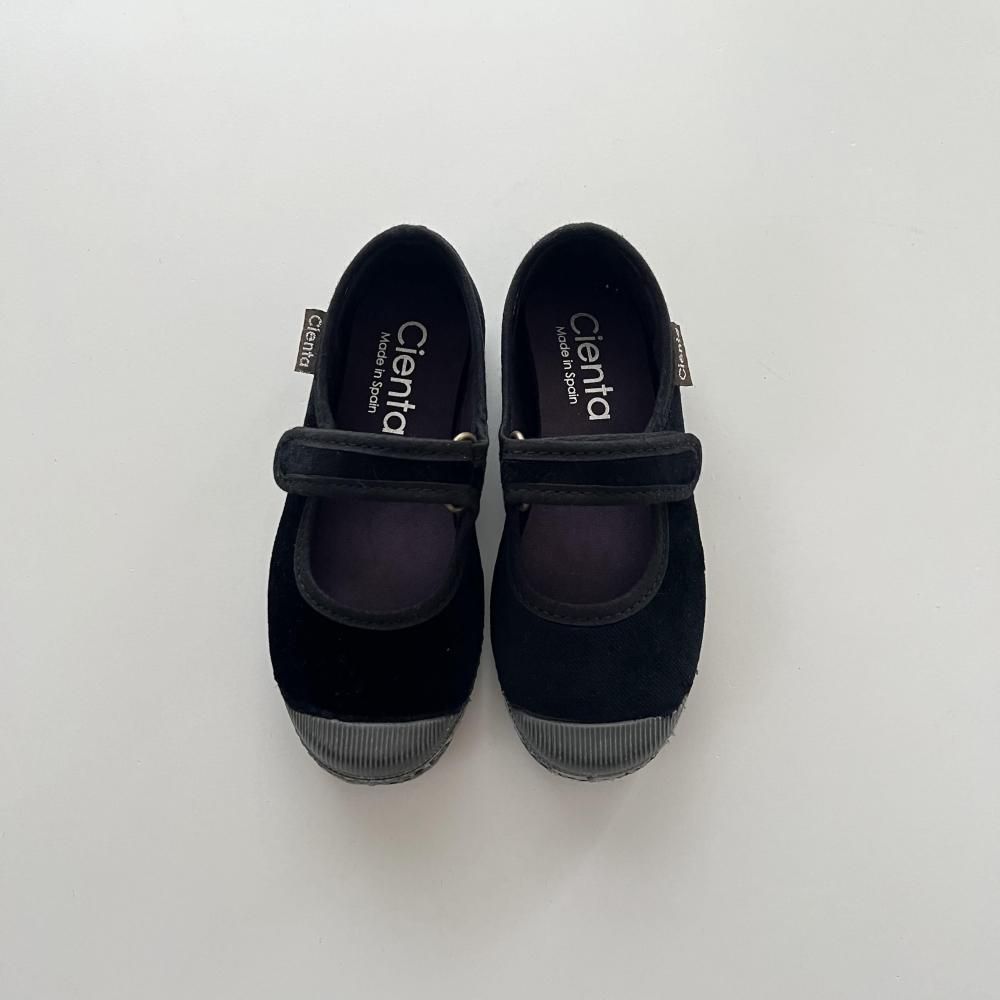 <img class='new_mark_img1' src='https://img.shop-pro.jp/img/new/icons14.gif' style='border:none;display:inline;margin:0px;padding:0px;width:auto;' />velour one strap shoes - negro