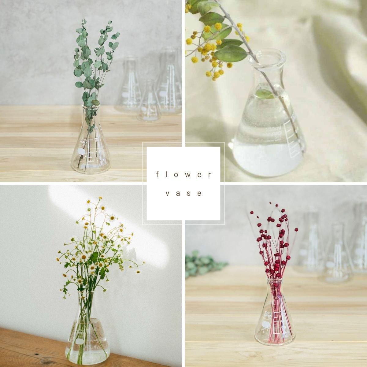 小さなお花を飾るフラワーベース。