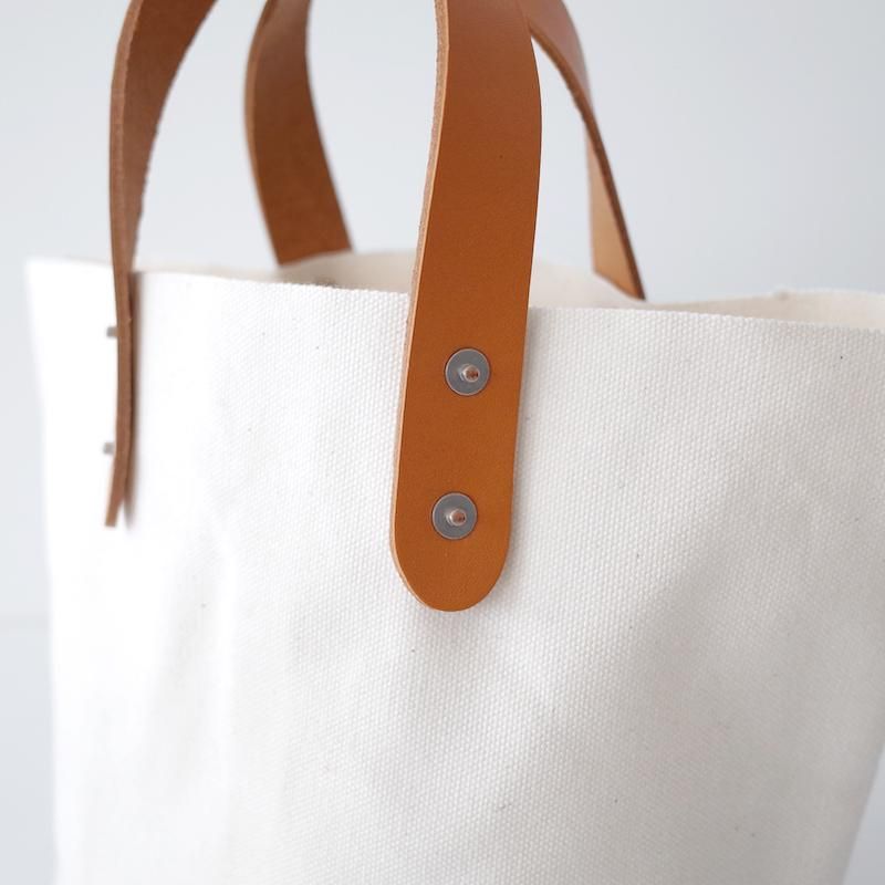 TEMBEA Delivery Tote Small Rivet Natural Camel