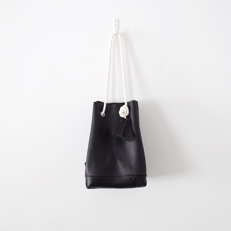 TEMBEA ƥ٥ Game Pouch Shrink Leather Black