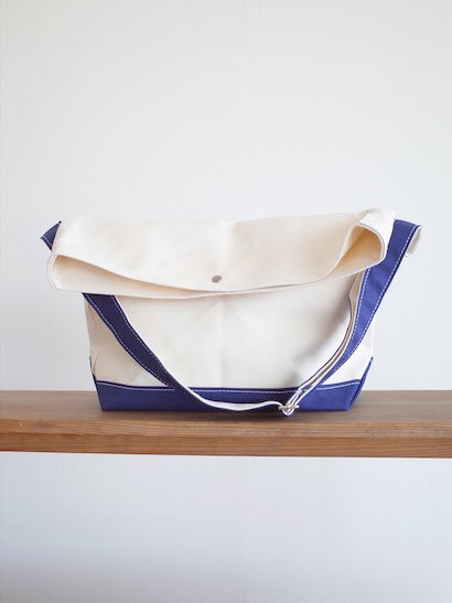 TEMBEA Messenger Bag - Natural / Navy