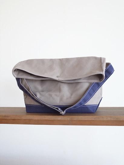 TEMBEA Messenger Bag - Gray / Dk Navy