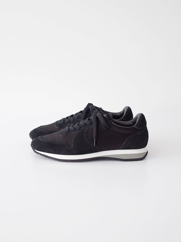 <img class='new_mark_img1' src='https://img.shop-pro.jp/img/new/icons21.gif' style='border:none;display:inline;margin:0px;padding:0px;width:auto;' />【30%OFF】ASAHI TRAINER - BLACK