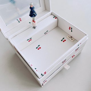  treasure box // cherry