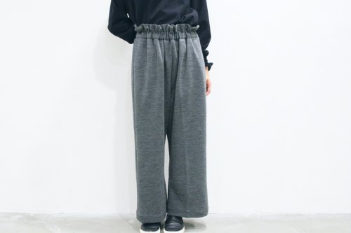 <img class='new_mark_img1' src='https://img.shop-pro.jp/img/new/icons47.gif' style='border:none;display:inline;margin:0px;padding:0px;width:auto;' />Natsumi Zama / Wool Wide Pants(GRAY)