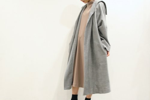 <img class='new_mark_img1' src='https://img.shop-pro.jp/img/new/icons47.gif' style='border:none;display:inline;margin:0px;padding:0px;width:auto;' />Natsumi Zama / Deluxe Seat Coat (GRAY)