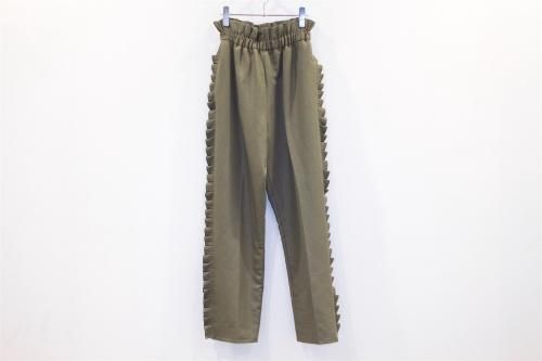 <img class='new_mark_img1' src='https://img.shop-pro.jp/img/new/icons47.gif' style='border:none;display:inline;margin:0px;padding:0px;width:auto;' />Natsumi Zama /Pleats Trousers(KHAKI)