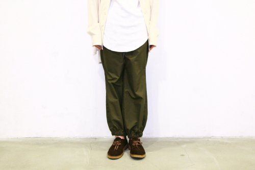 <img class='new_mark_img1' src='https://img.shop-pro.jp/img/new/icons47.gif' style='border:none;display:inline;margin:0px;padding:0px;width:auto;' />THEE / RIB PANTS(OLIVE)