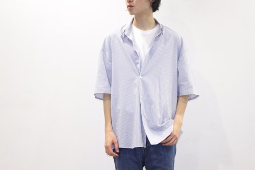 <img class='new_mark_img1' src='https://img.shop-pro.jp/img/new/icons47.gif' style='border:none;display:inline;margin:0px;padding:0px;width:auto;' />THEE / double-buttoned short sleeve shirts.(STRIPE)
