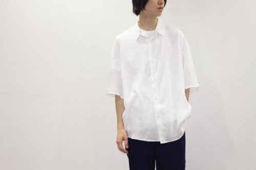 <img class='new_mark_img1' src='https://img.shop-pro.jp/img/new/icons47.gif' style='border:none;display:inline;margin:0px;padding:0px;width:auto;' />THEE / double-buttoned short sleeve shirts.(WHITE)