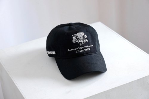 <img class='new_mark_img1' src='https://img.shop-pro.jp/img/new/icons2.gif' style='border:none;display:inline;margin:0px;padding:0px;width:auto;' />Children of the discordance /EMBROIDERY TEAM CAP(PEGASUS)