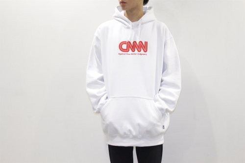 <img class='new_mark_img1' src='https://img.shop-pro.jp/img/new/icons47.gif' style='border:none;display:inline;margin:0px;padding:0px;width:auto;' />cobachi / CNNN print PULLOVER PARKA(WHITE)