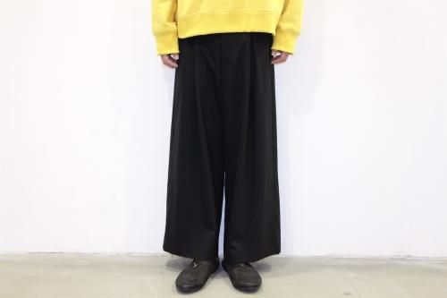 <img class='new_mark_img1' src='https://img.shop-pro.jp/img/new/icons47.gif' style='border:none;display:inline;margin:0px;padding:0px;width:auto;' />VOAAOV / TUCK WIDE SLACKS(BLACK)