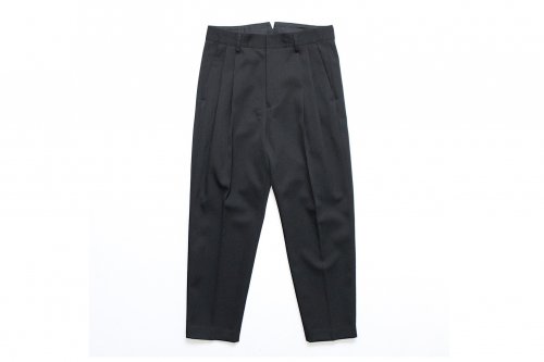 <img class='new_mark_img1' src='https://img.shop-pro.jp/img/new/icons47.gif' style='border:none;display:inline;margin:0px;padding:0px;width:auto;' />stein / TWO TUCK WIDE TROUSERS(BLACK)
