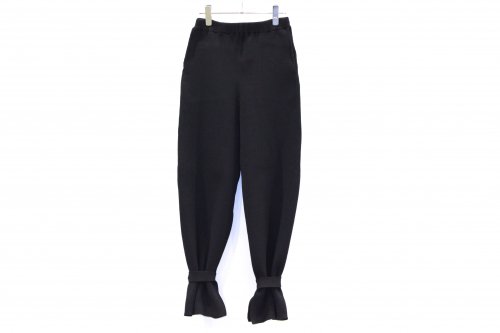 <img class='new_mark_img1' src='https://img.shop-pro.jp/img/new/icons47.gif' style='border:none;display:inline;margin:0px;padding:0px;width:auto;' />TAN / ANKLE STRAPED RIB PANTS(BLACK)