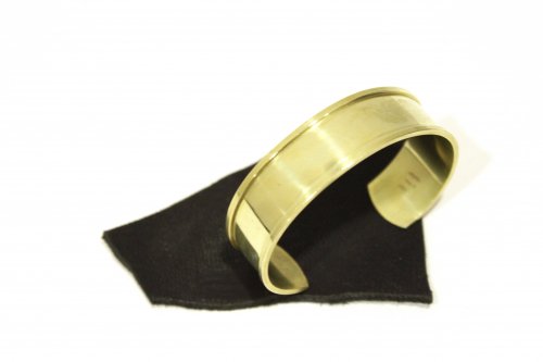 <img class='new_mark_img1' src='https://img.shop-pro.jp/img/new/icons47.gif' style='border:none;display:inline;margin:0px;padding:0px;width:auto;' />lil / brass thick bangle(GOLD)