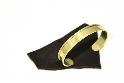 <img class='new_mark_img1' src='https://img.shop-pro.jp/img/new/icons47.gif' style='border:none;display:inline;margin:0px;padding:0px;width:auto;' />lil / brass thin bangle(GOLD)