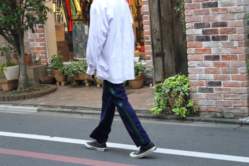 <img class='new_mark_img1' src='https://img.shop-pro.jp/img/new/icons47.gif' style='border:none;display:inline;margin:0px;padding:0px;width:auto;' />THEE / easy line pants.(NAVY)