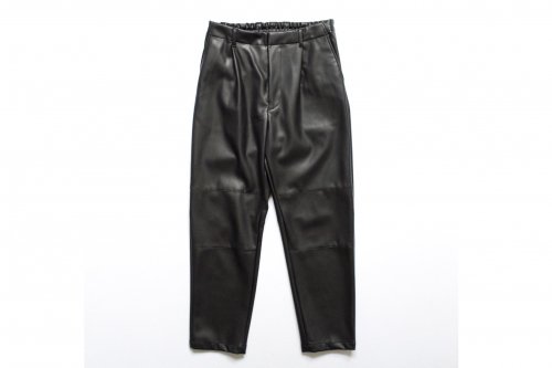 <img class='new_mark_img1' src='https://img.shop-pro.jp/img/new/icons47.gif' style='border:none;display:inline;margin:0px;padding:0px;width:auto;' />stein / FAKE LEATHER TROUSERS(BLACK)