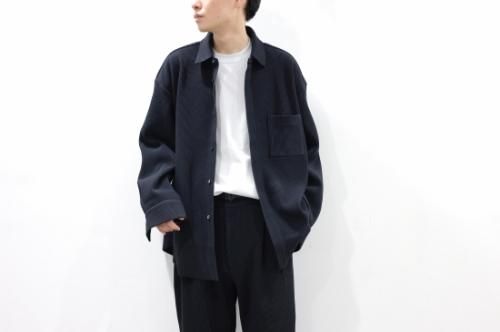 <img class='new_mark_img1' src='https://img.shop-pro.jp/img/new/icons47.gif' style='border:none;display:inline;margin:0px;padding:0px;width:auto;' />stein / OVERSIZED GRADATION PLEATS SHIRT(BLACK)