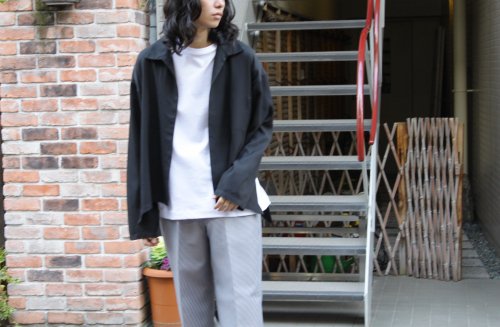 <img class='new_mark_img1' src='https://img.shop-pro.jp/img/new/icons47.gif' style='border:none;display:inline;margin:0px;padding:0px;width:auto;' />THEE / side slit jacket(BLACK)